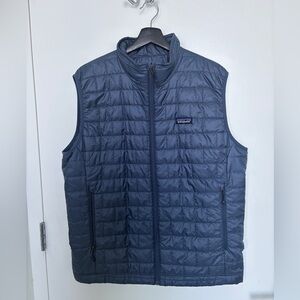 Patagonia Men's Quilted Vest in Navy Size L